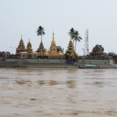 ヤンゴンから日帰り観光が出来るチャウタン水上寺院