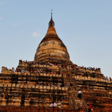 今日からパゴダへ登れなくなったのか・・・