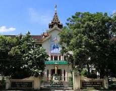 ヤンゴン市内であるブループレートが貼ってある歴史的高等学校